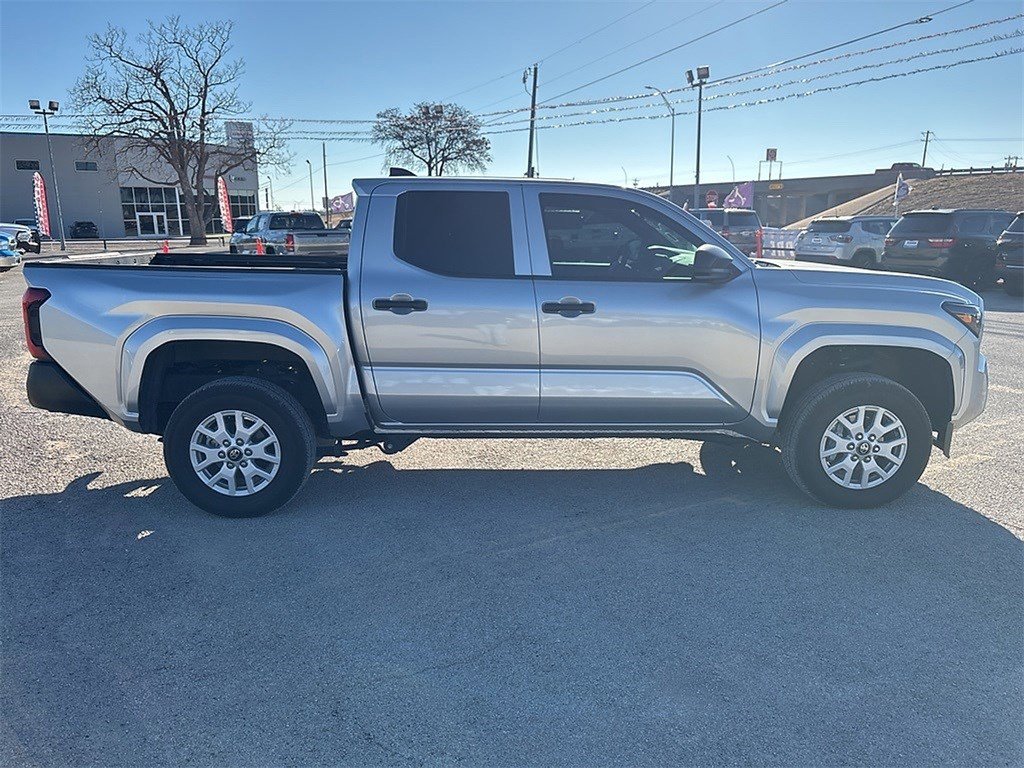 Used 2025 Toyota Tacoma SR image 4