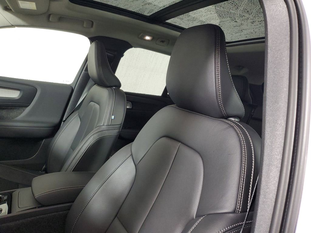 Used 2026 Volvo XC40 B5 Ultra w/ Protection Package Premier image 25