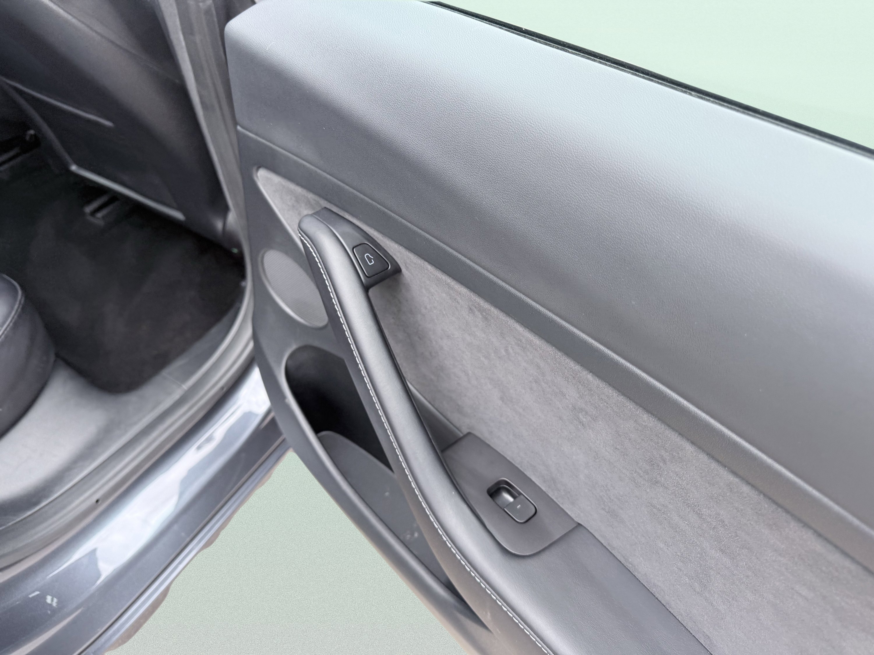 Used 2023 Tesla Model 3 Standard Range image 37