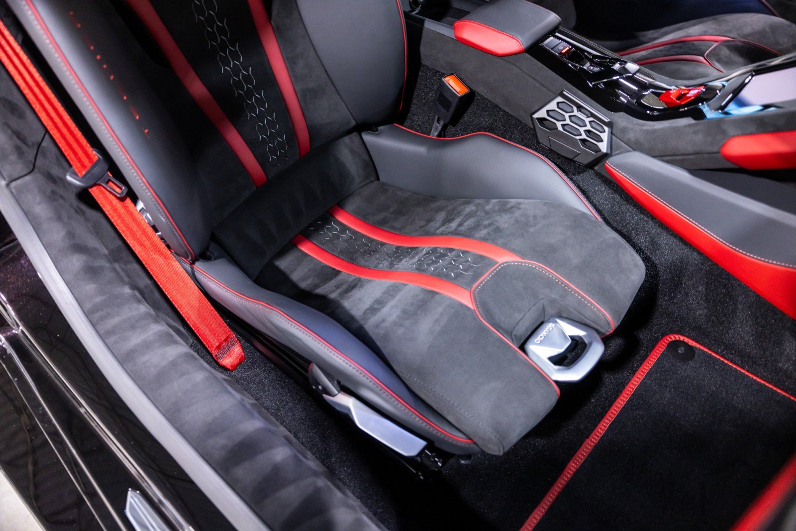Used 2024 Lamborghini Huracan Tecnica RWD image 32