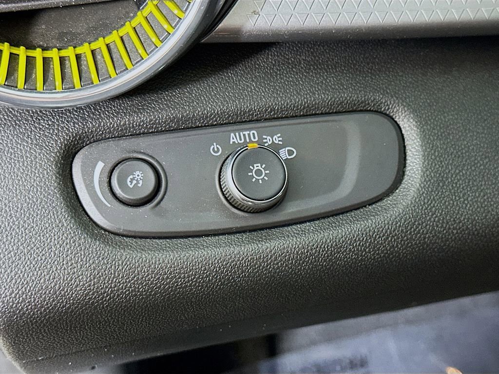 Used 2025 Chevrolet Trax LT w/ Driver Confidence Package image 21