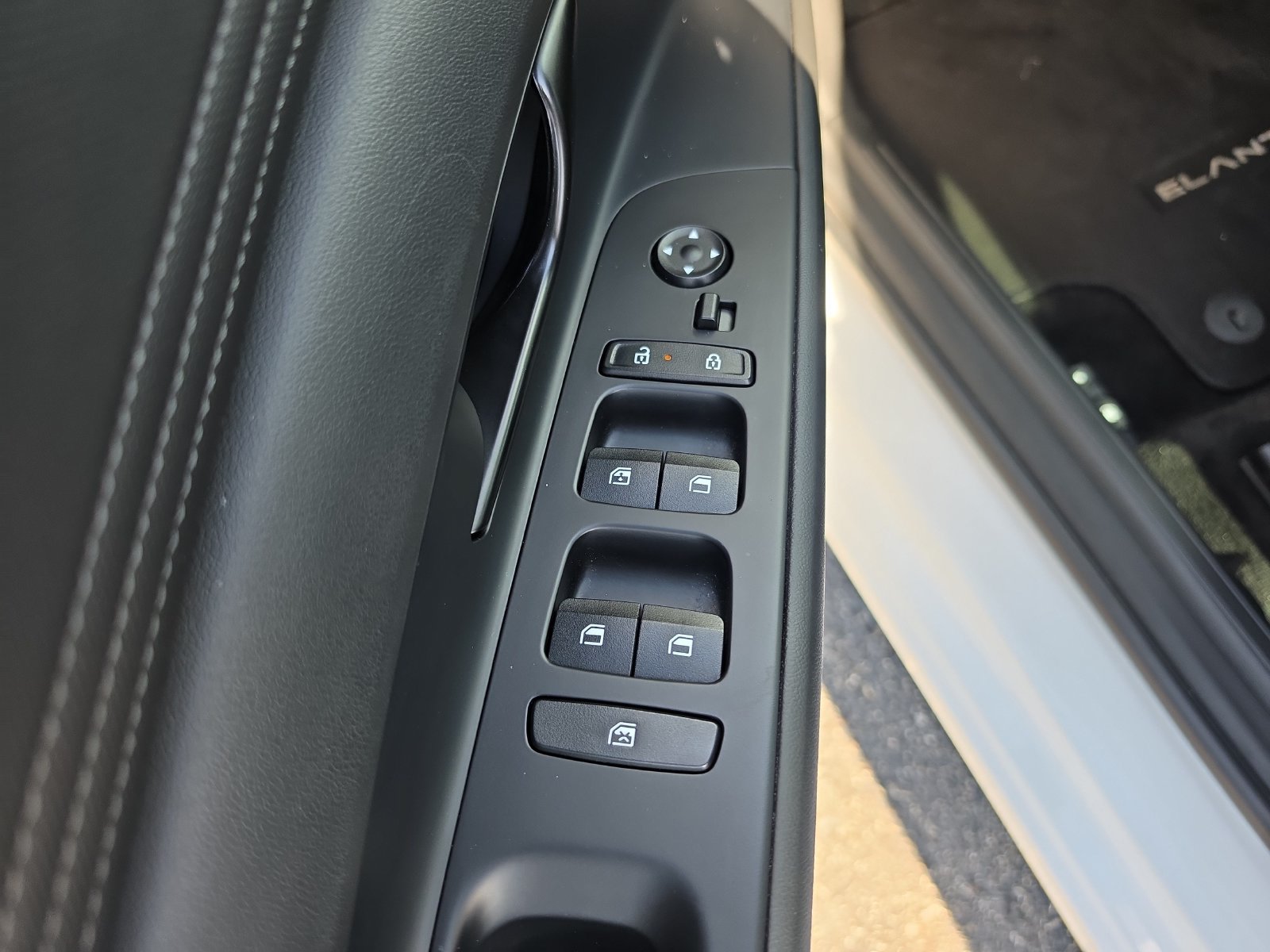 Used 2025 Hyundai Elantra Sport FWD image 14