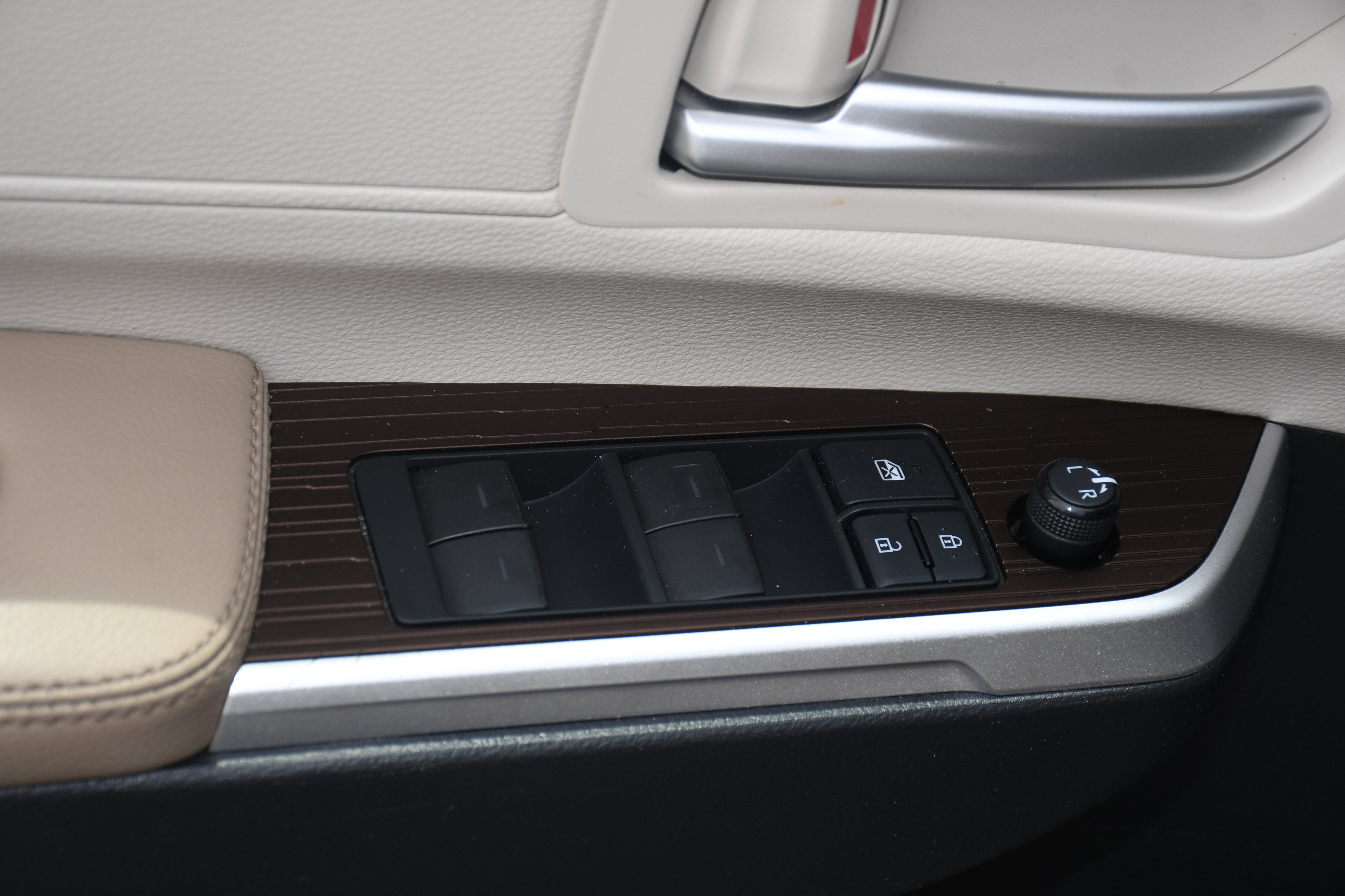 Used 2021 Toyota Sienna XLE FWD image 11