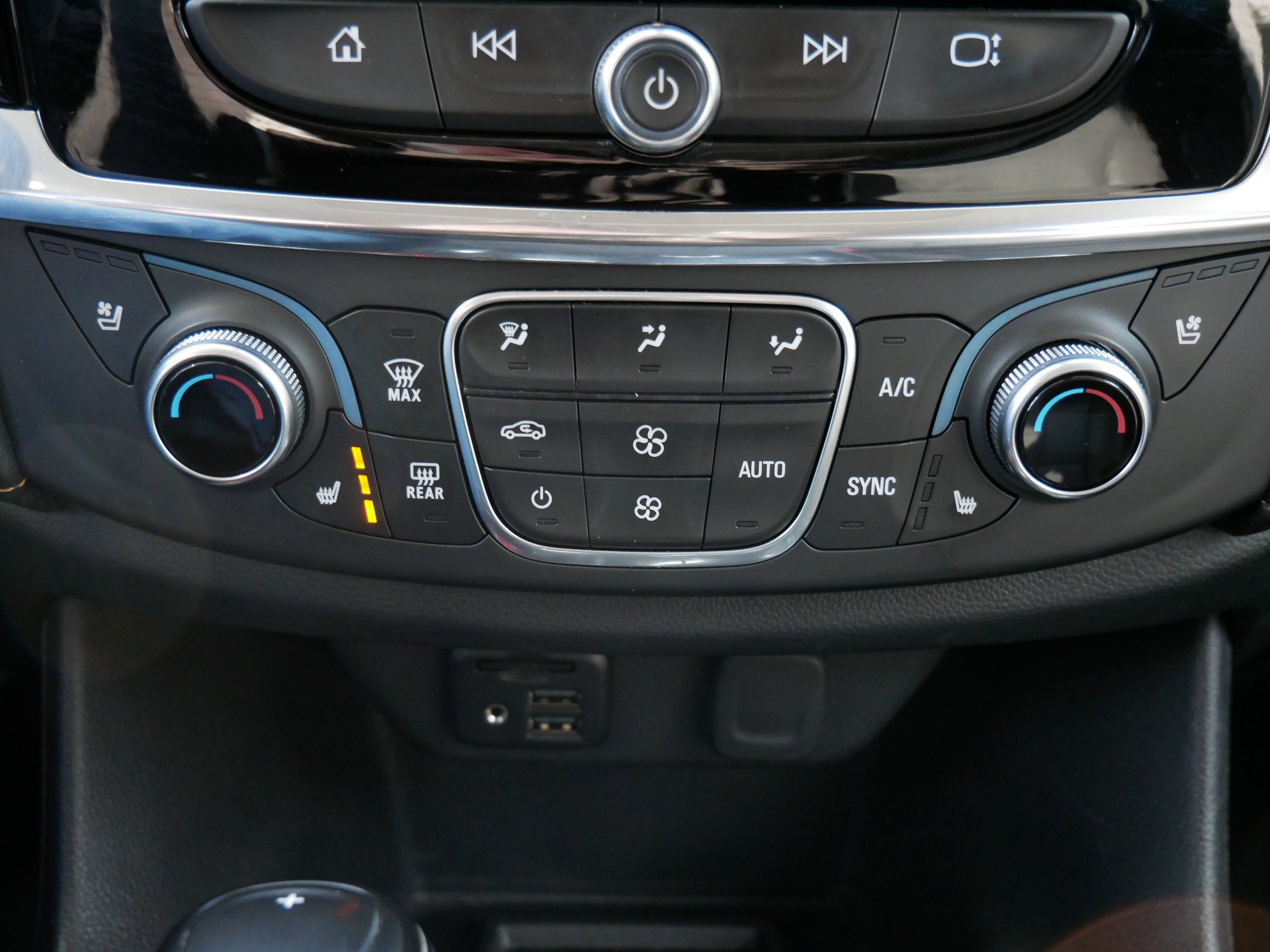 Certified 2020 Chevrolet Traverse Premier w/ Redline Edition image 14