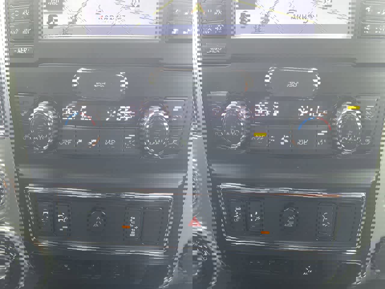 Used 2018 Nissan Titan SV w/ SV Convenience Package image 19