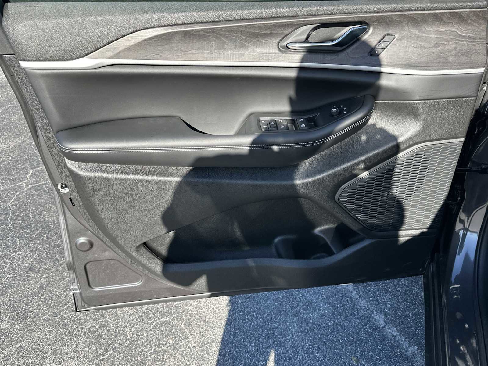 New 2025 Jeep Grand Cherokee L Limited image 10