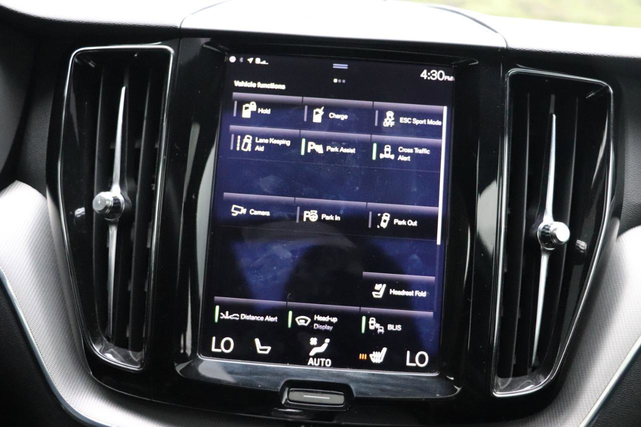 Used 2018 Volvo XC60 T8 R-Design w/ Convenience Package image 22