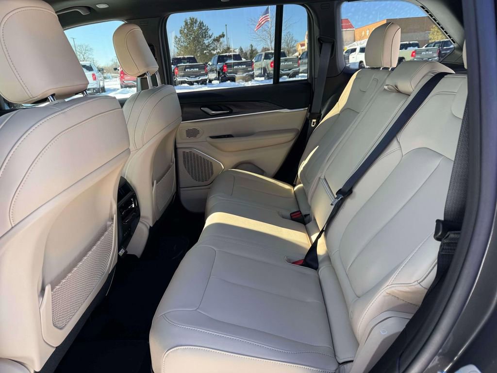 New 2026 Jeep Grand Cherokee Limited image 9