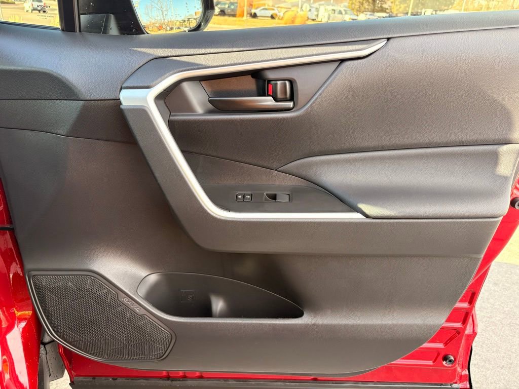 Used 2025 Toyota RAV4 LE image 29