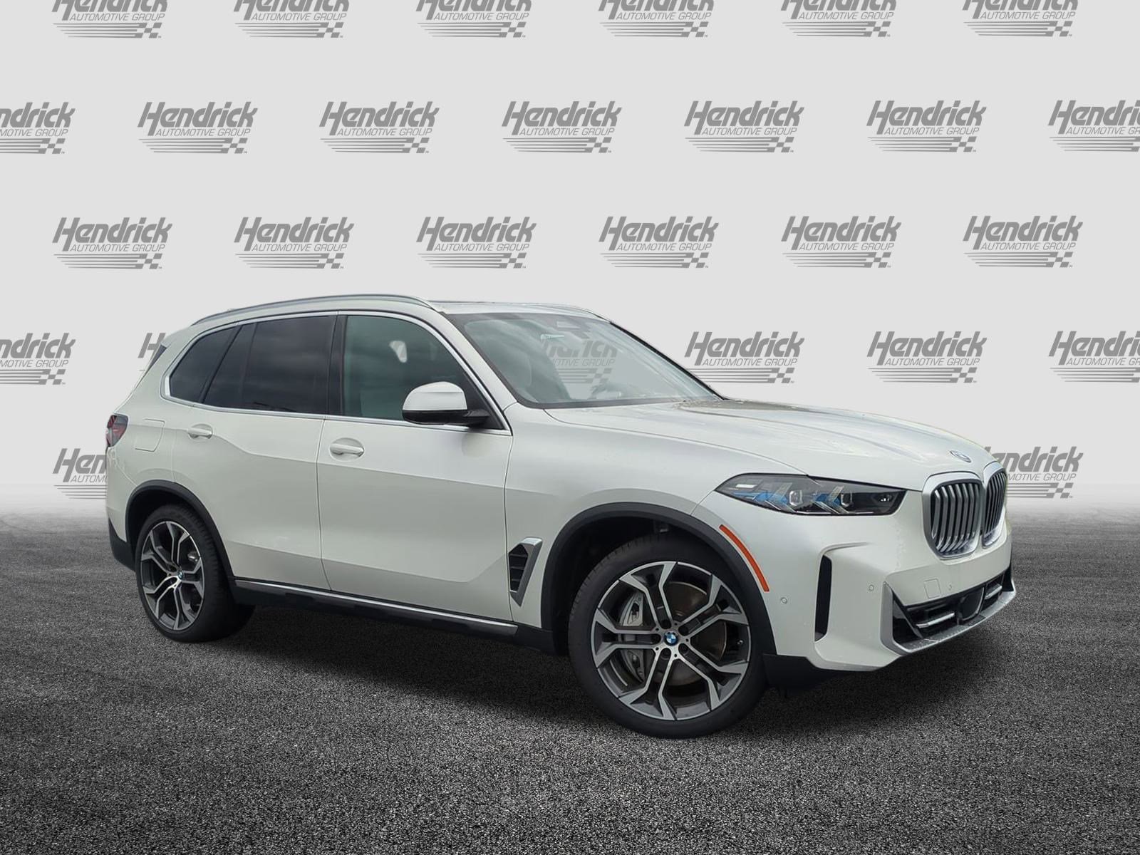 Used 2025 BMW X5 xDrive50e w/ Premium Package image 2