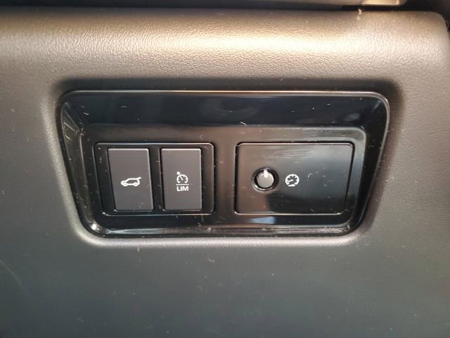 Used 2019 Jaguar F-PACE Premium image 29