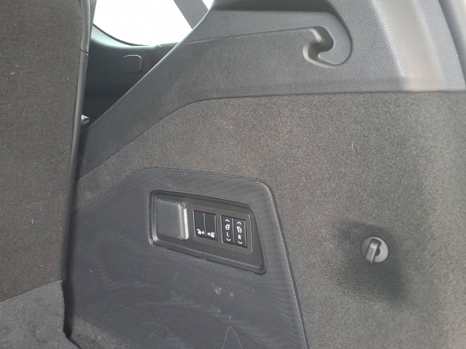 Used 2023 Cadillac Escalade Luxury AWD/4WD image 13