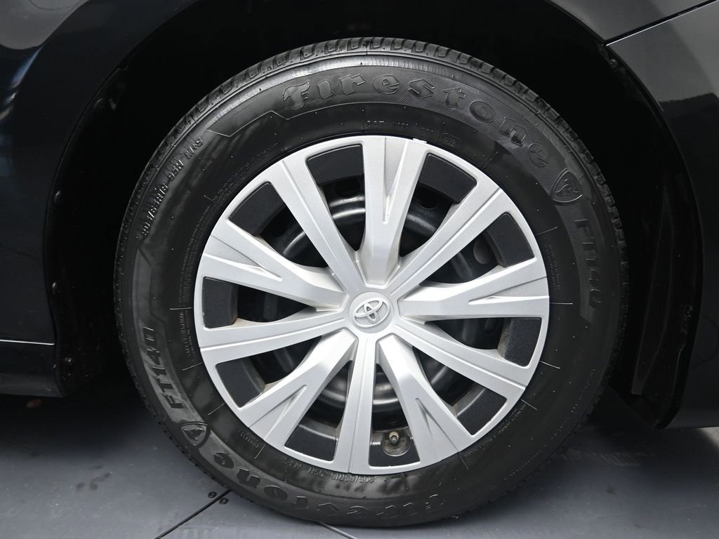 Used 2022 Toyota Camry LE image 5