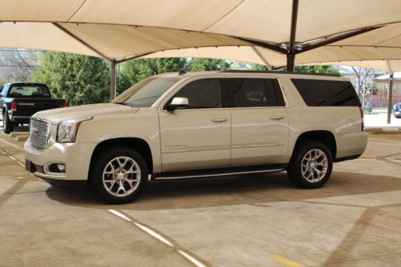 Used 2015 GMC Yukon XL SLT w/ Open Road Package image 5