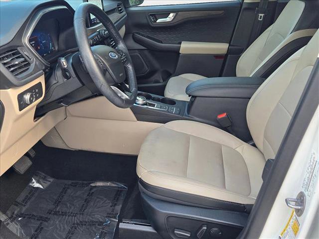 Used 2020 Ford Escape Titanium image 14
