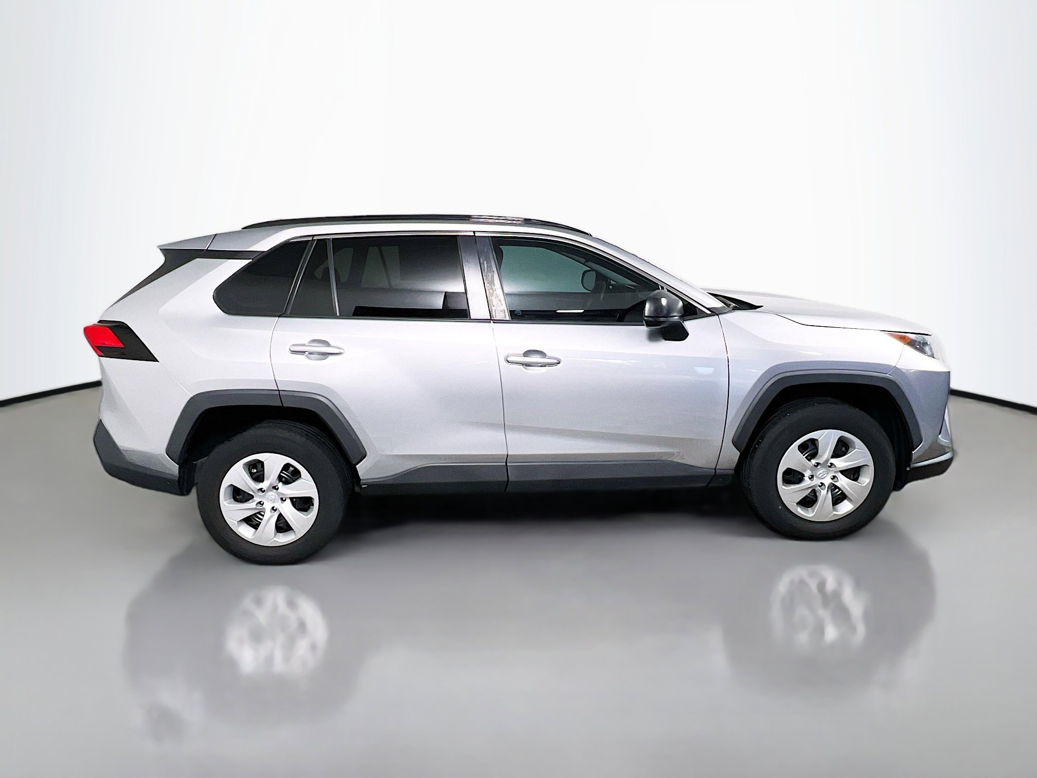 Used 2021 Toyota RAV4 LE image 3