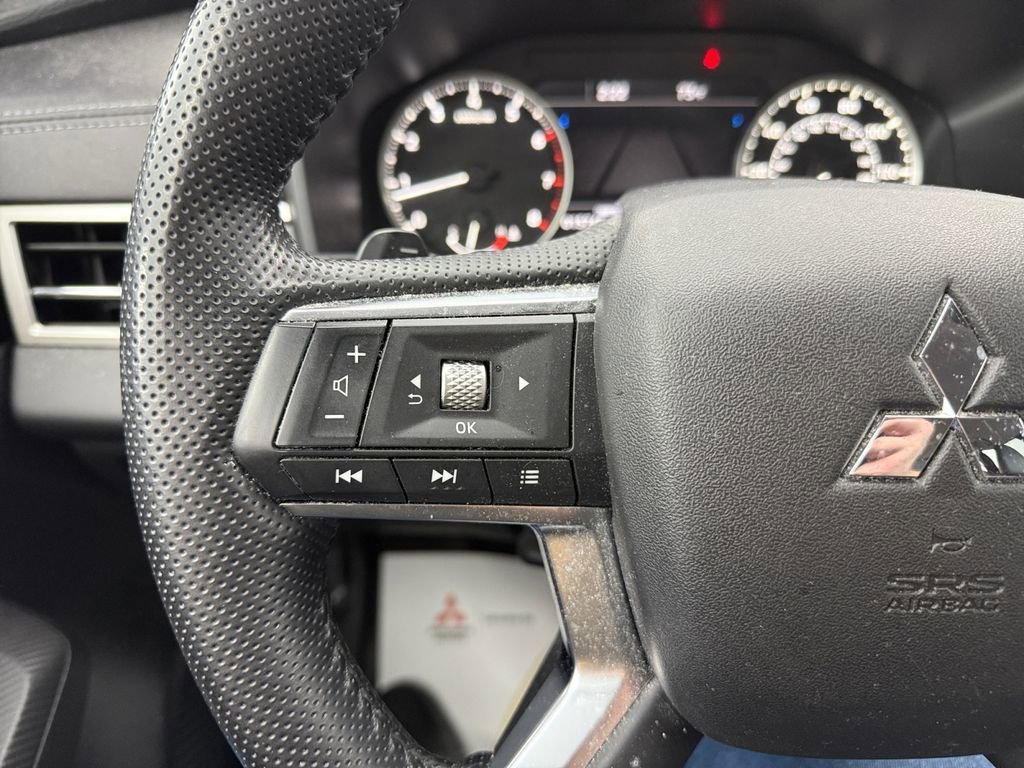 Used 2024 Mitsubishi Outlander SE image 34
