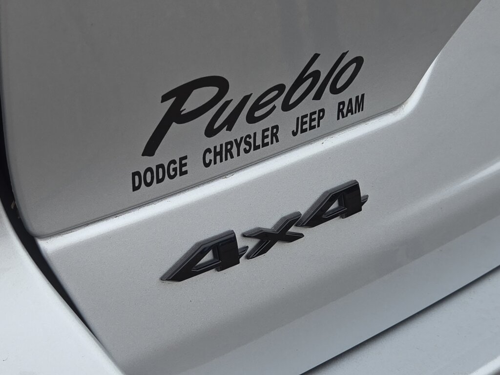 Used 2025 Jeep Grand Cherokee Altitude AWD/4WD image 11