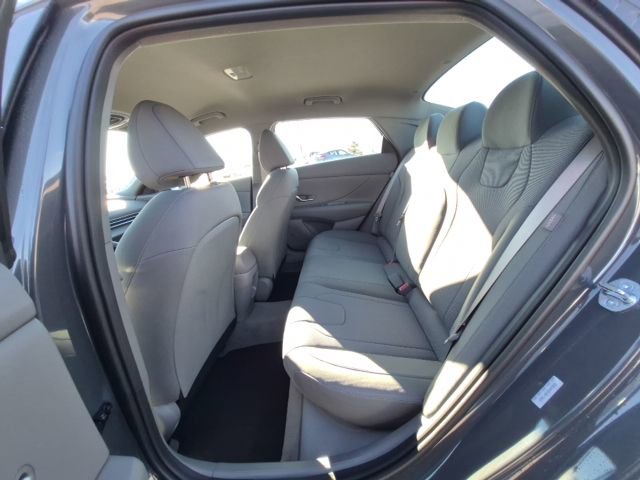 Used 2025 Hyundai Elantra SE FWD image 11