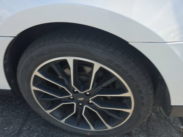 Used 2019 Ford Taurus Limited AWD/4WD image 9