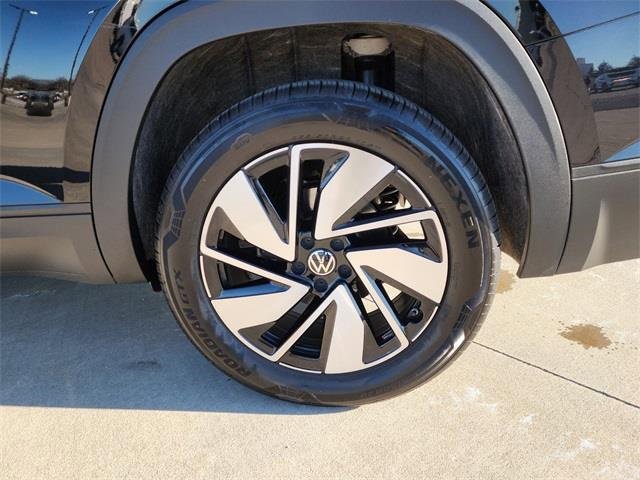 New 2025 Volkswagen Atlas SE image 28