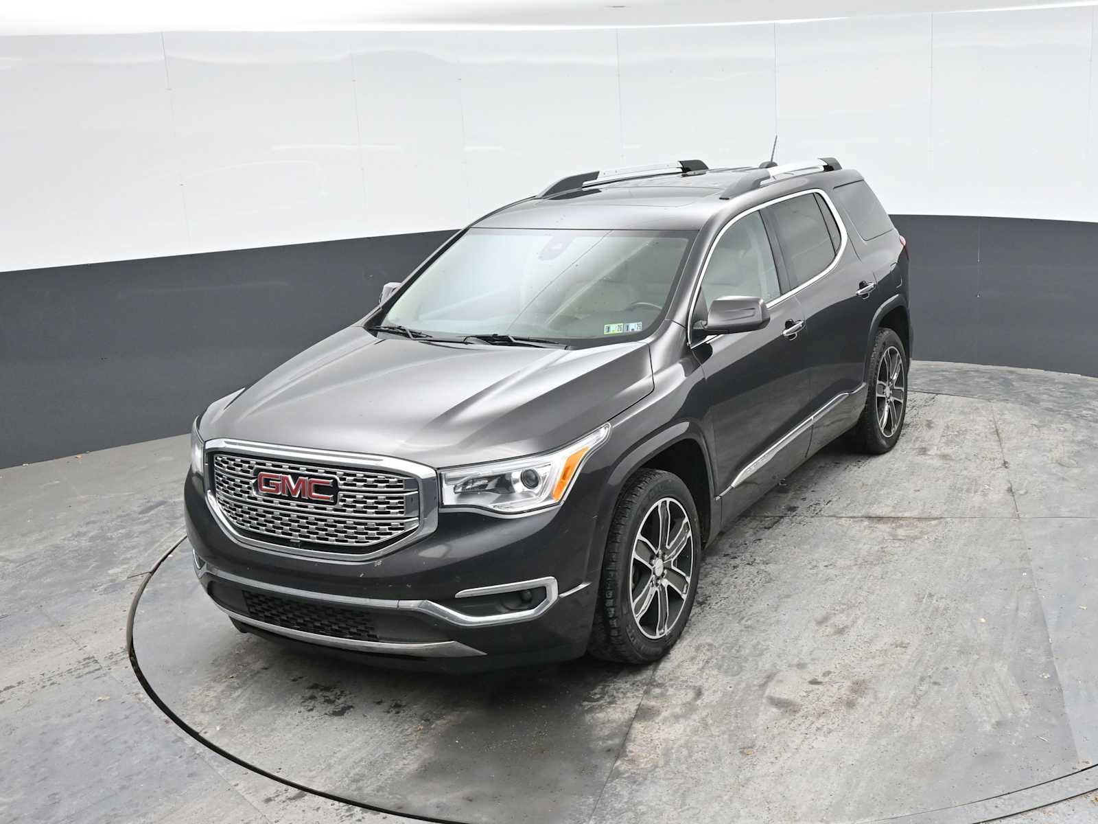 Used 2017 GMC Acadia Denali w/ Technology Package AWD/4WD image 16