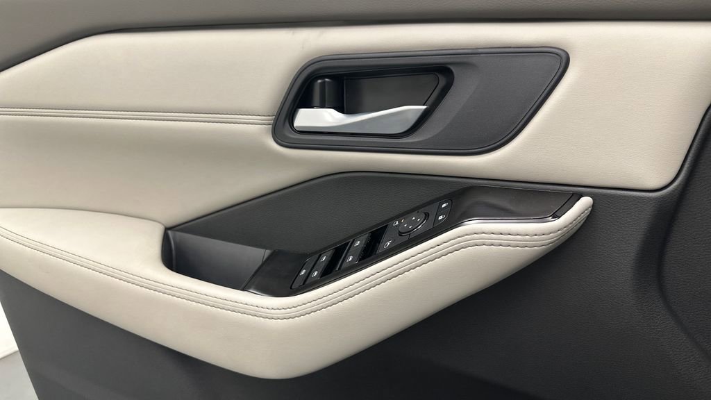 New 2026 Nissan Rogue SV AWD/4WD image 17