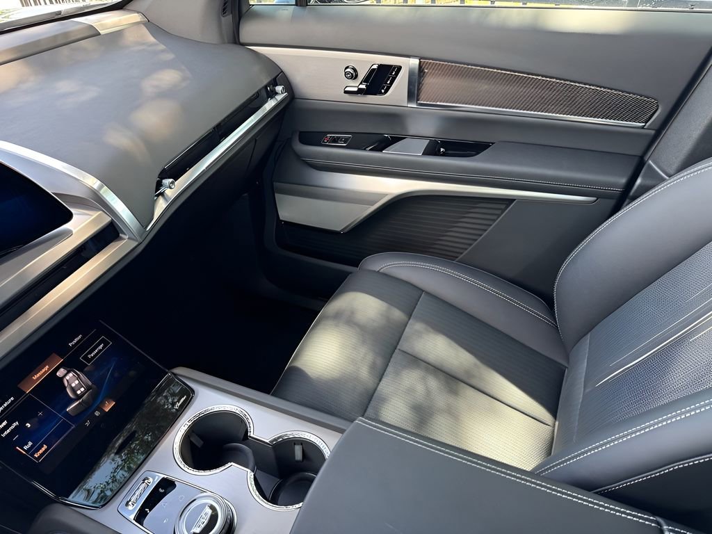 New 2026 Cadillac Vistiq Luxury AWD/4WD image 30