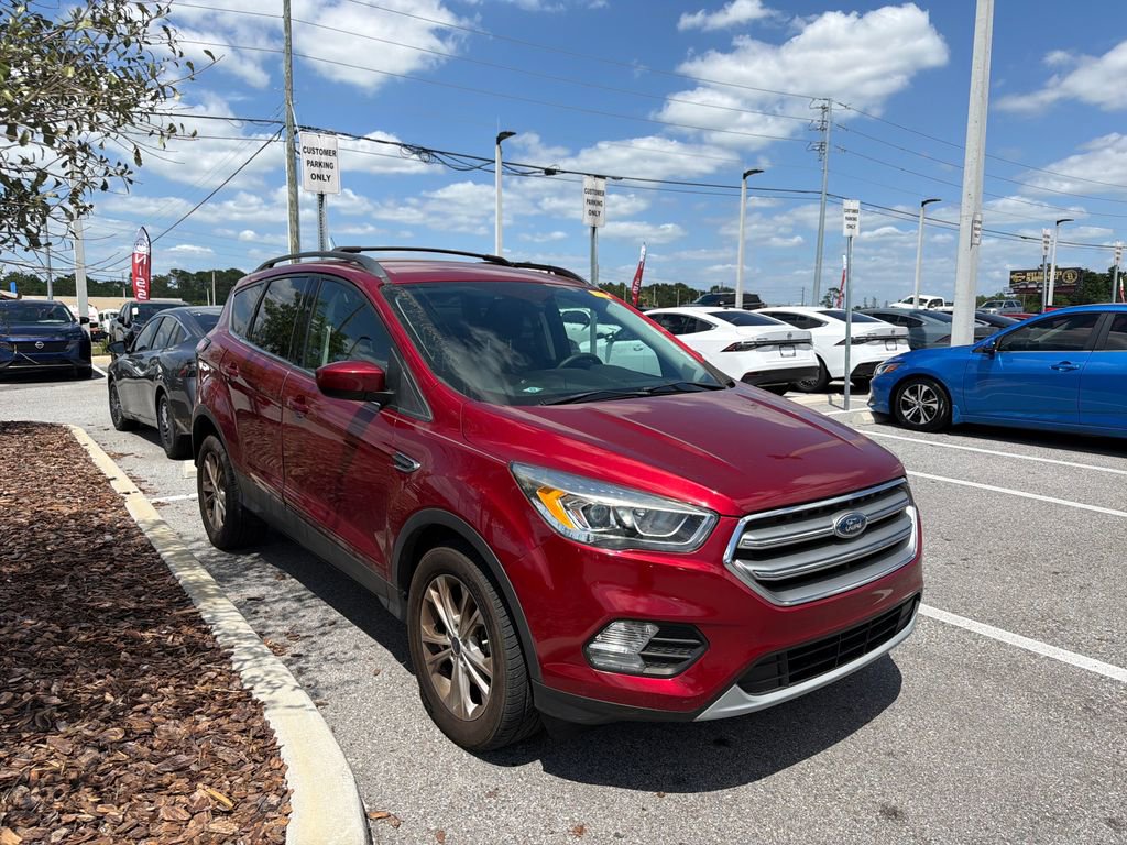 Used 2017 Ford Escape SE w/ Equipment Group 201A image 3