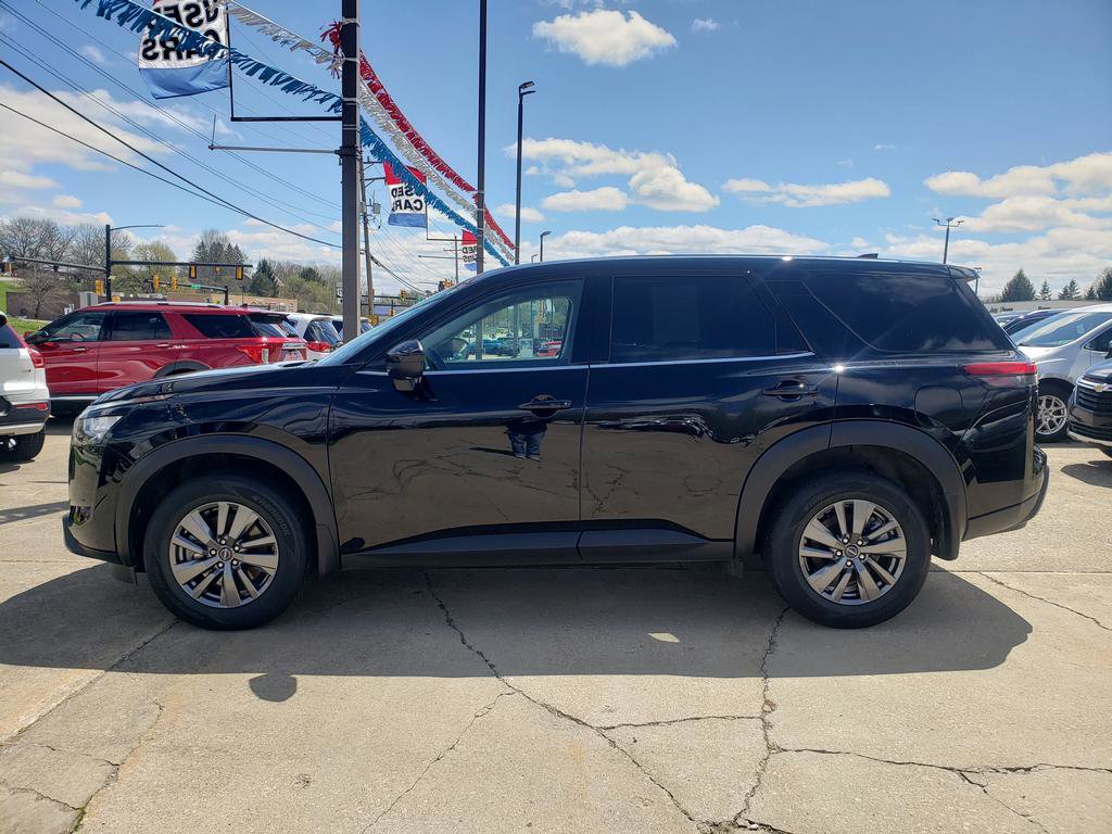 Used 2025 Nissan Pathfinder S image 7