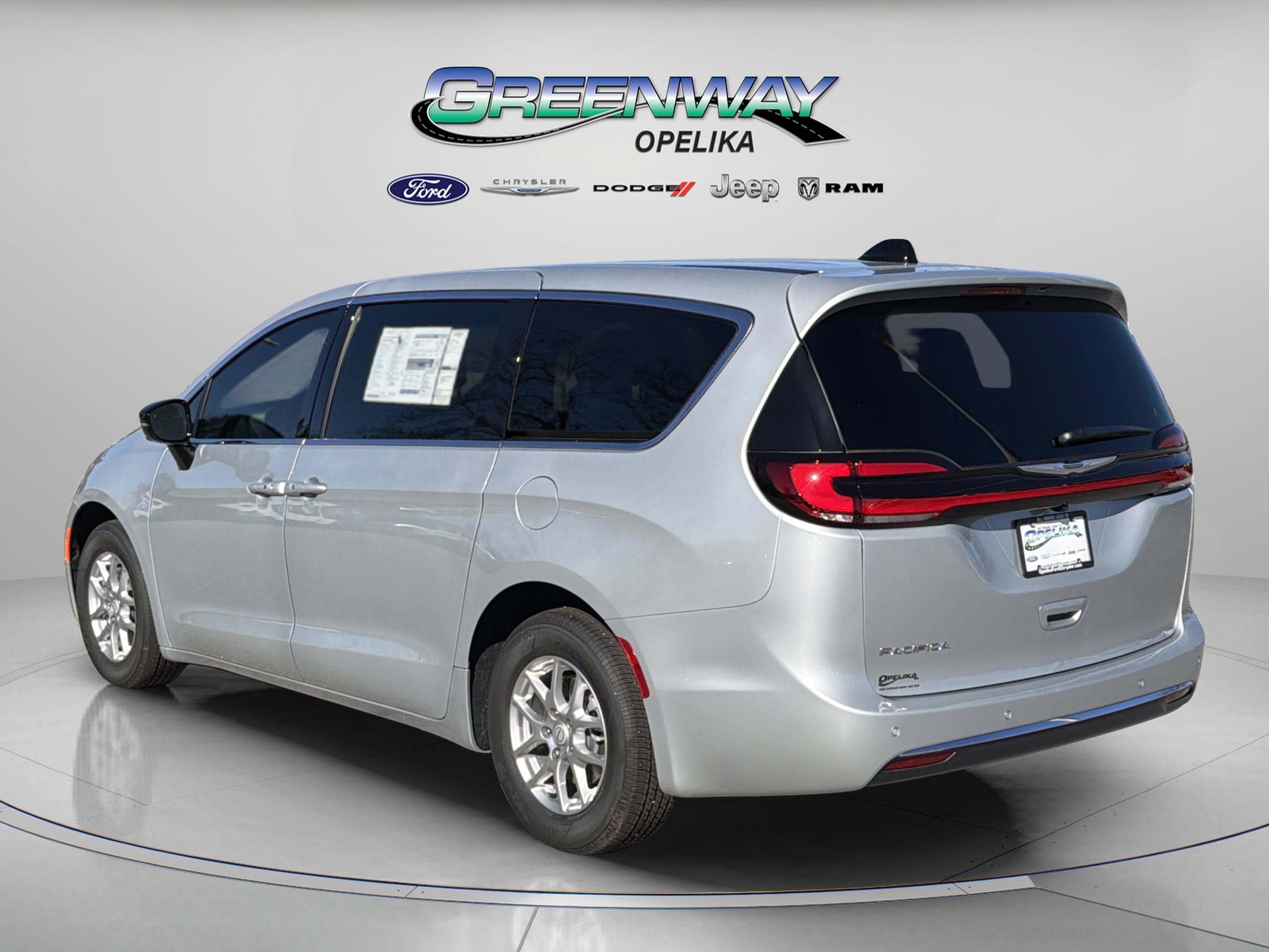 New 2026 Chrysler Pacifica Select FWD image 5