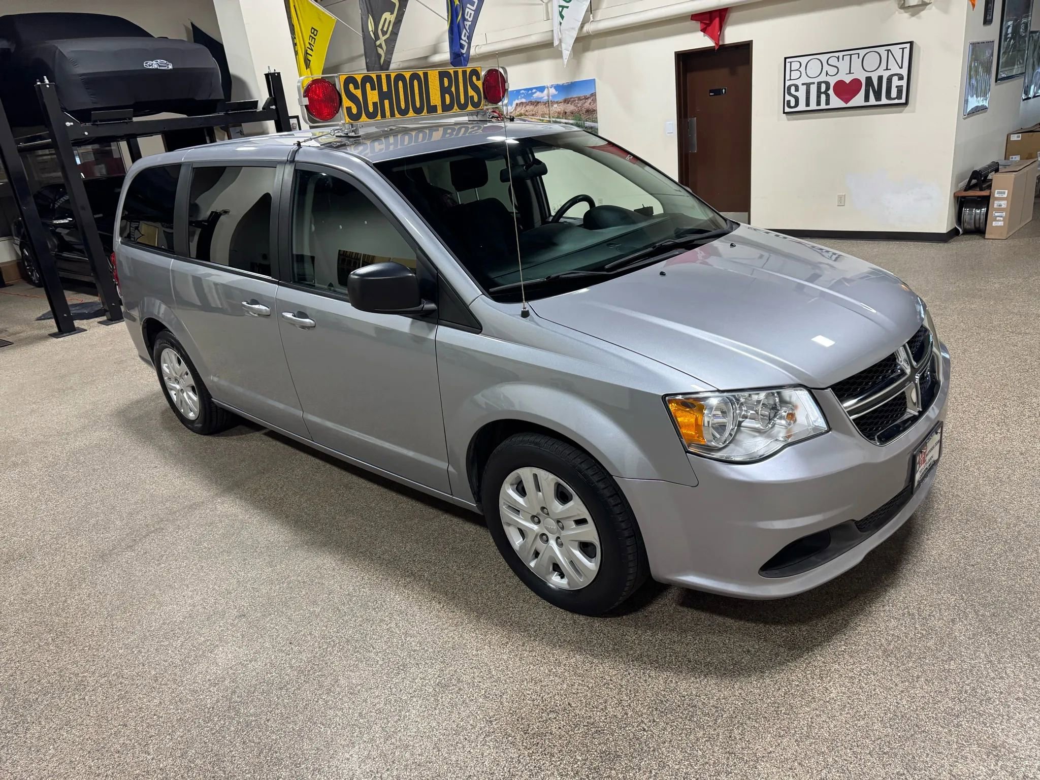 Used 2018 Dodge Grand Caravan SE image 11