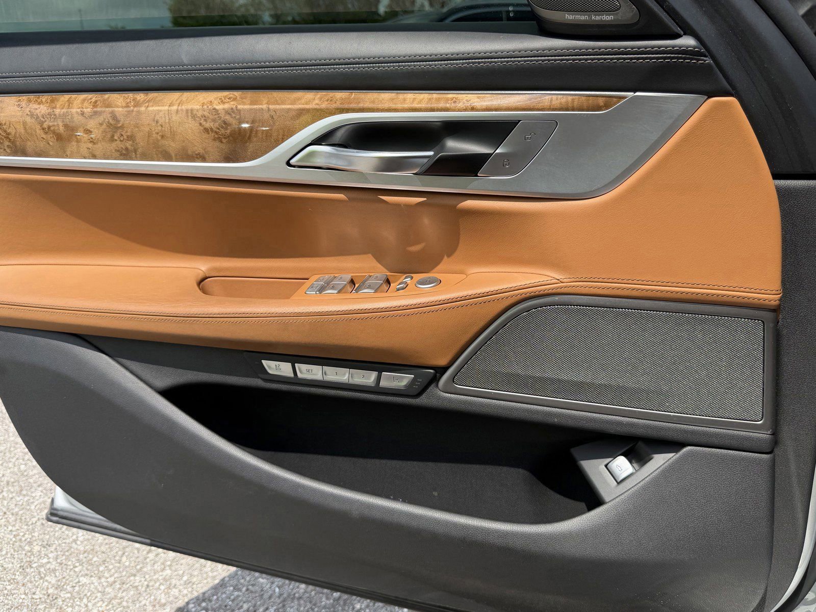 Used 2017 BMW 750i image 19