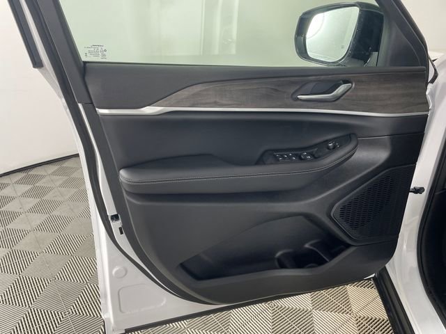 New 2026 Jeep Grand Cherokee Altitude AWD/4WD image 15