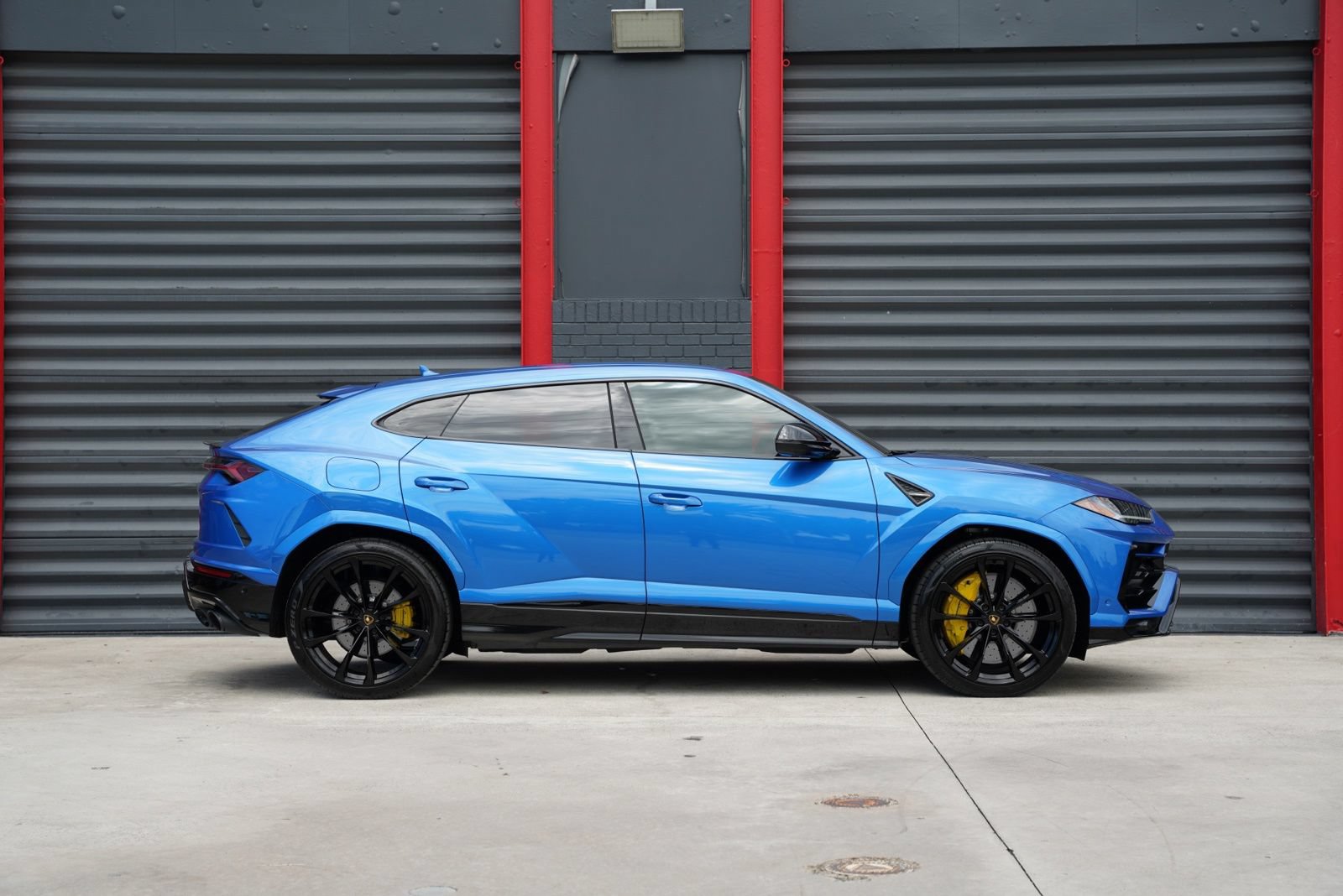 Used 2022 Lamborghini Urus AWD/4WD image 5