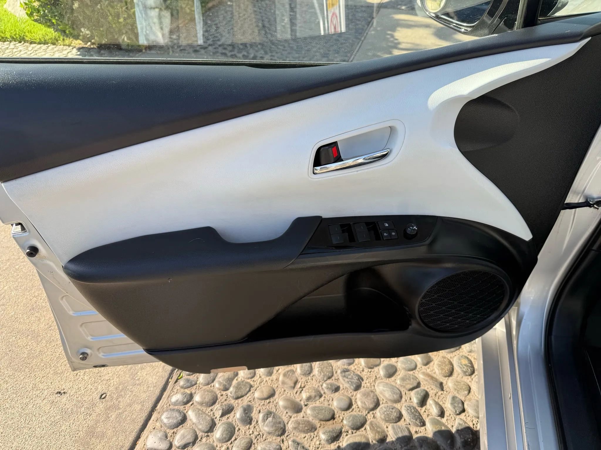 Used 2019 Toyota Prius Limited image 11