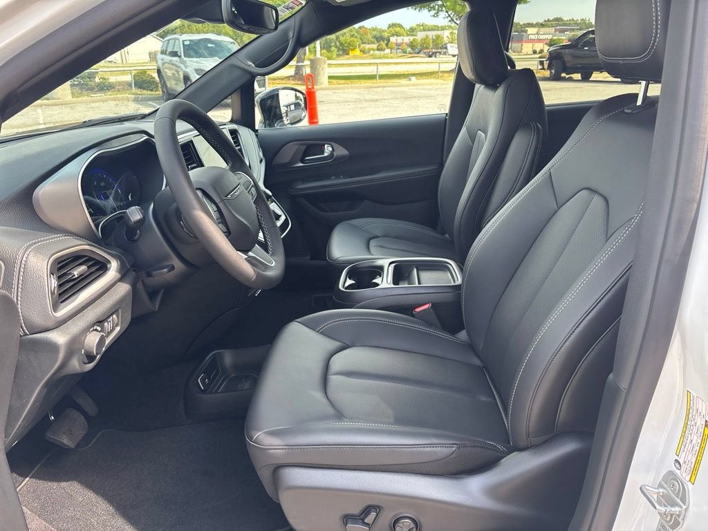 New 2027 Chrysler Pacifica Select FWD image 33