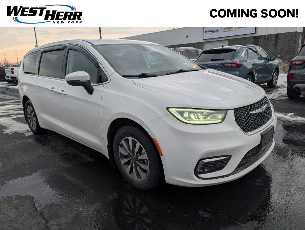 Used 2023 Chrysler Pacifica Touring-L image 1