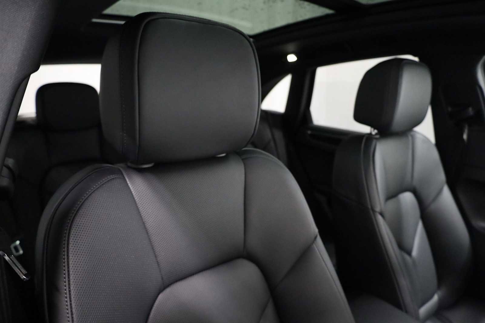 New 2026 Porsche Macan image 22