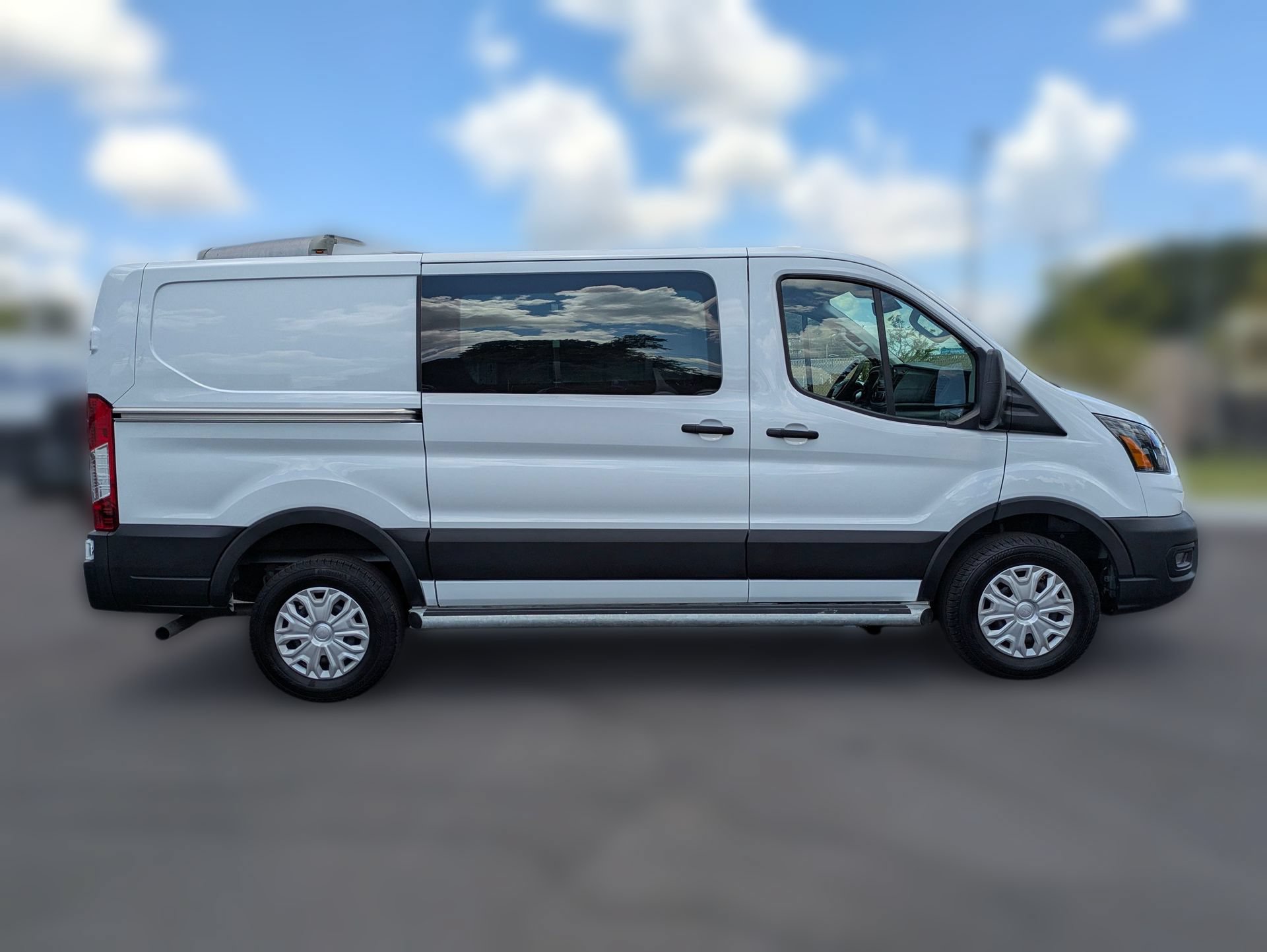 Used 2025 Ford Transit 250 Low Roof w/ Exterior Upgrade Package RWD image 4
