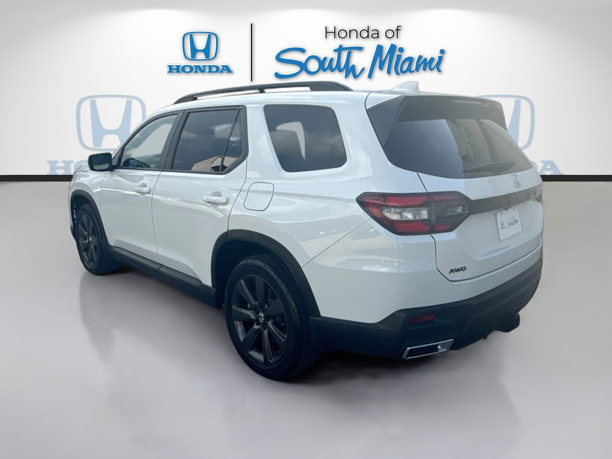 Certified 2025 Honda Pilot Sport image 5