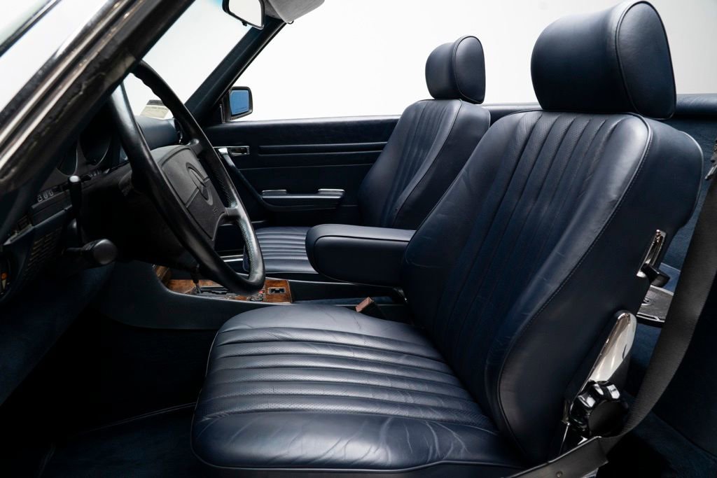 Used 1988 Mercedes-Benz 560 SL image 3