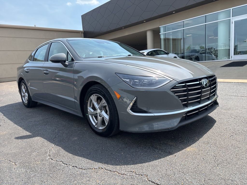 Used 2023 Hyundai Sonata SE w/ Cargo Package image 3