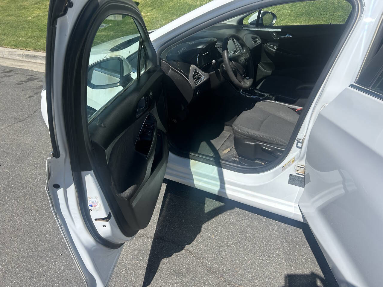 Used 2017 Chevrolet Cruze LT image 4