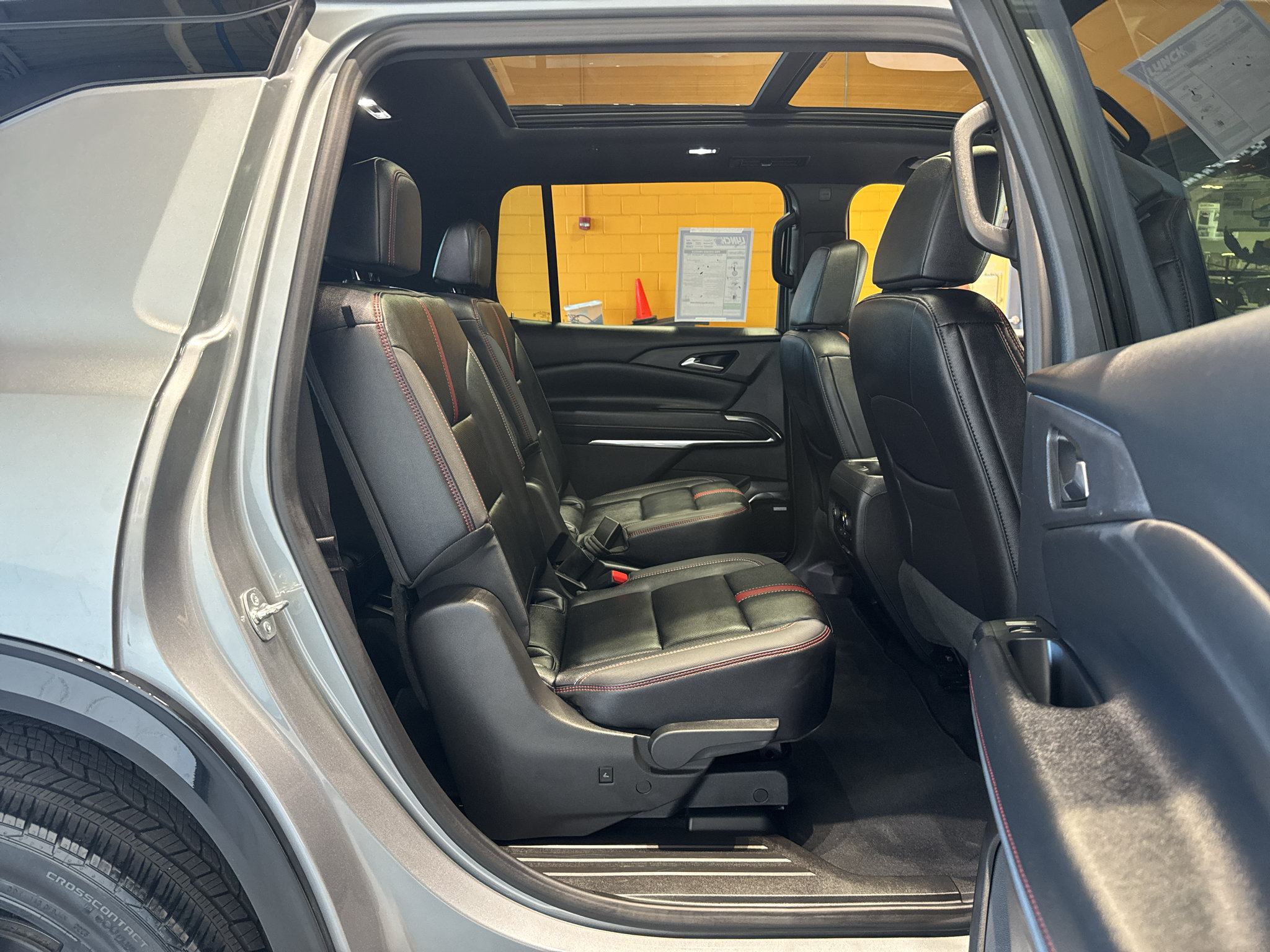 Used 2026 Chevrolet Traverse RS AWD/4WD image 21