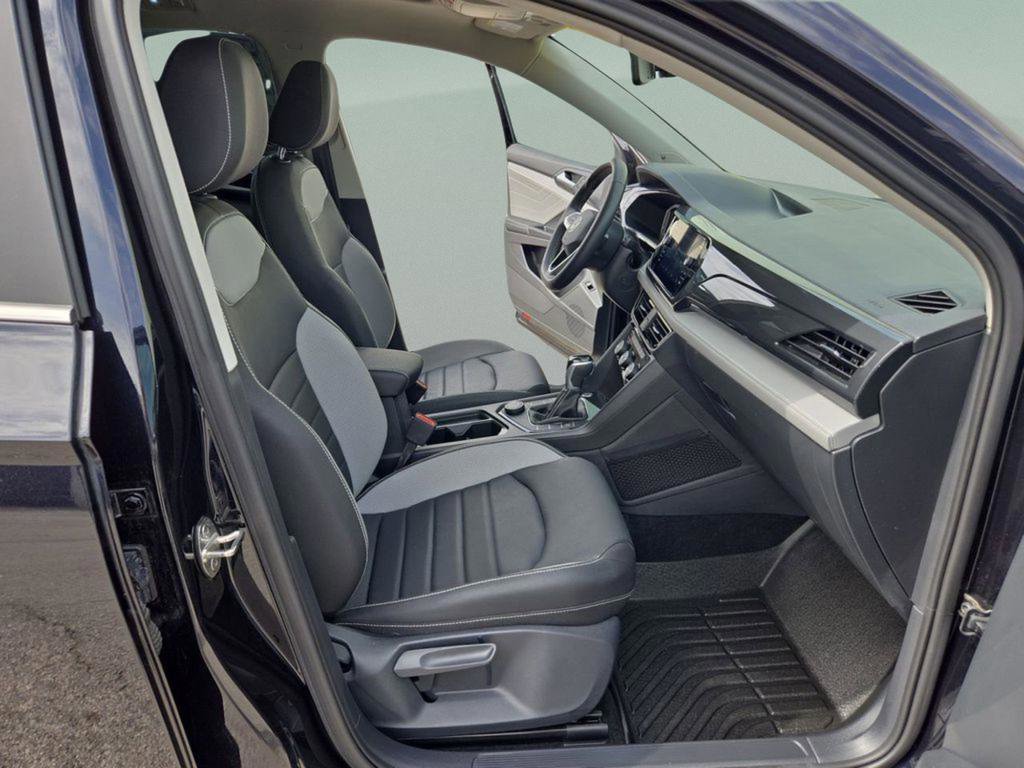 Used 2024 Volkswagen Taos SEL image 28