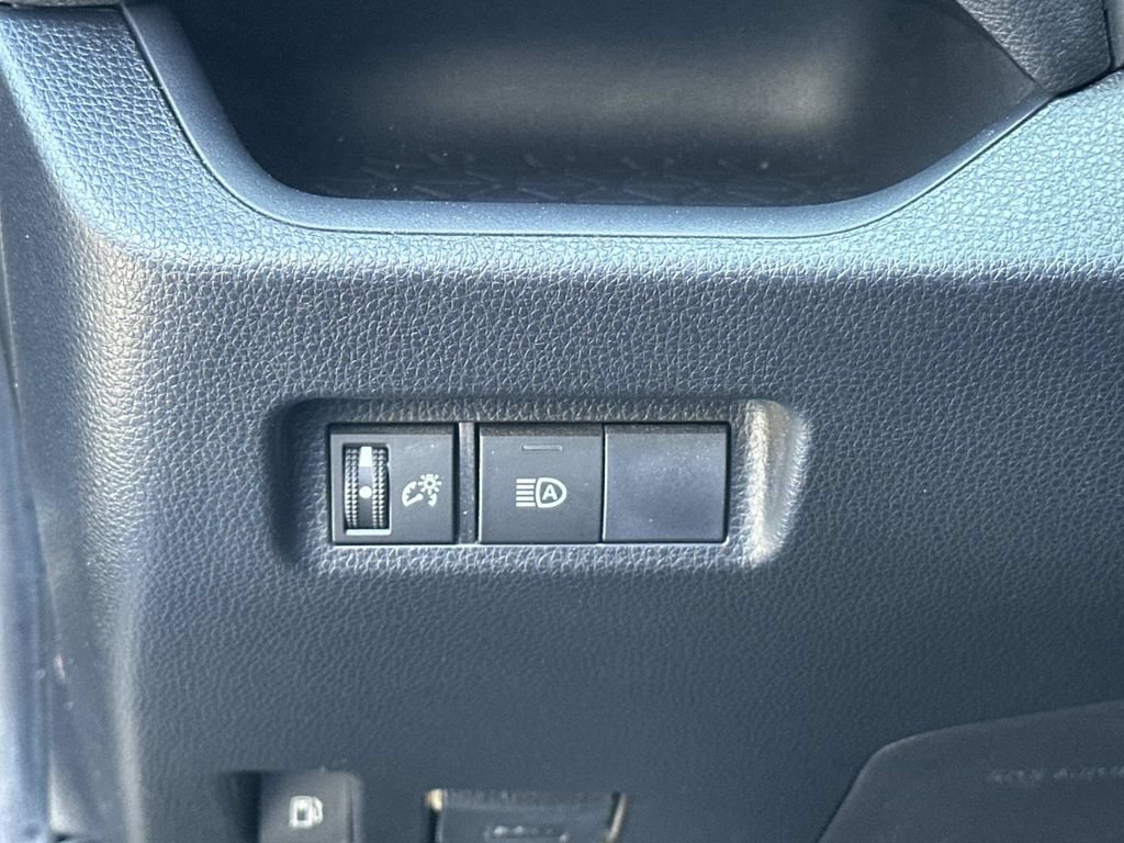 Used 2020 Toyota RAV4 LE w/ All Weather Liner Package AWD/4WD image 23