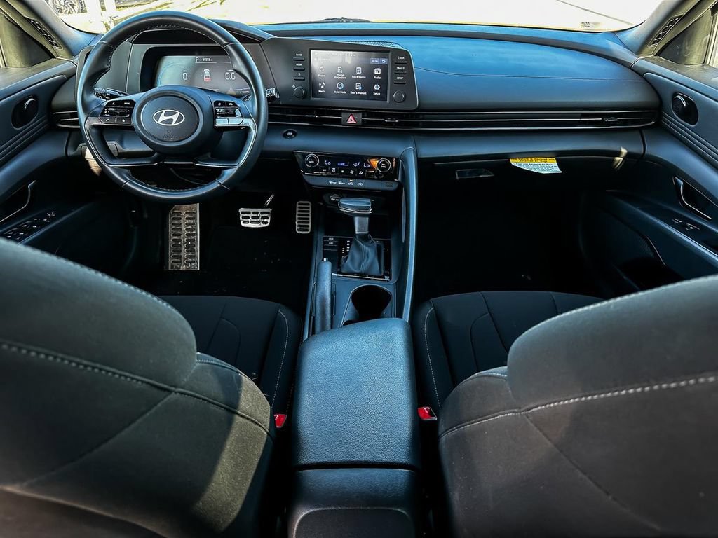Used 2025 Hyundai Elantra Sport FWD image 29