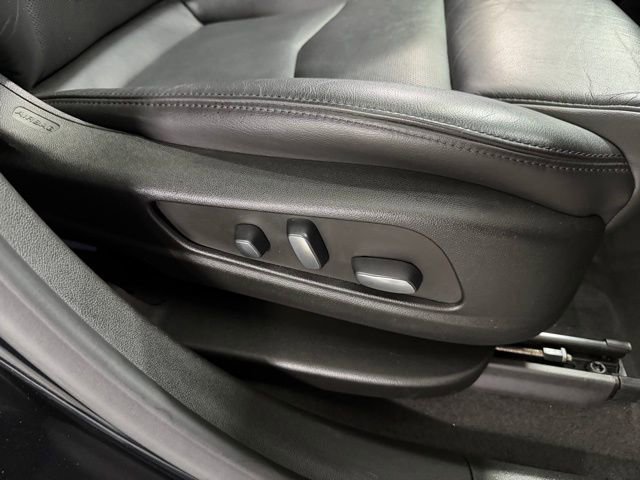 Used 2019 Cadillac XT5 Luxury w/ LPO, Black Ice Package AWD/4WD image 25