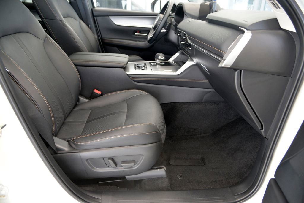 Certified 2024 MAZDA CX-90 Plug-In Hybrid w/ Premium Pkg image 31